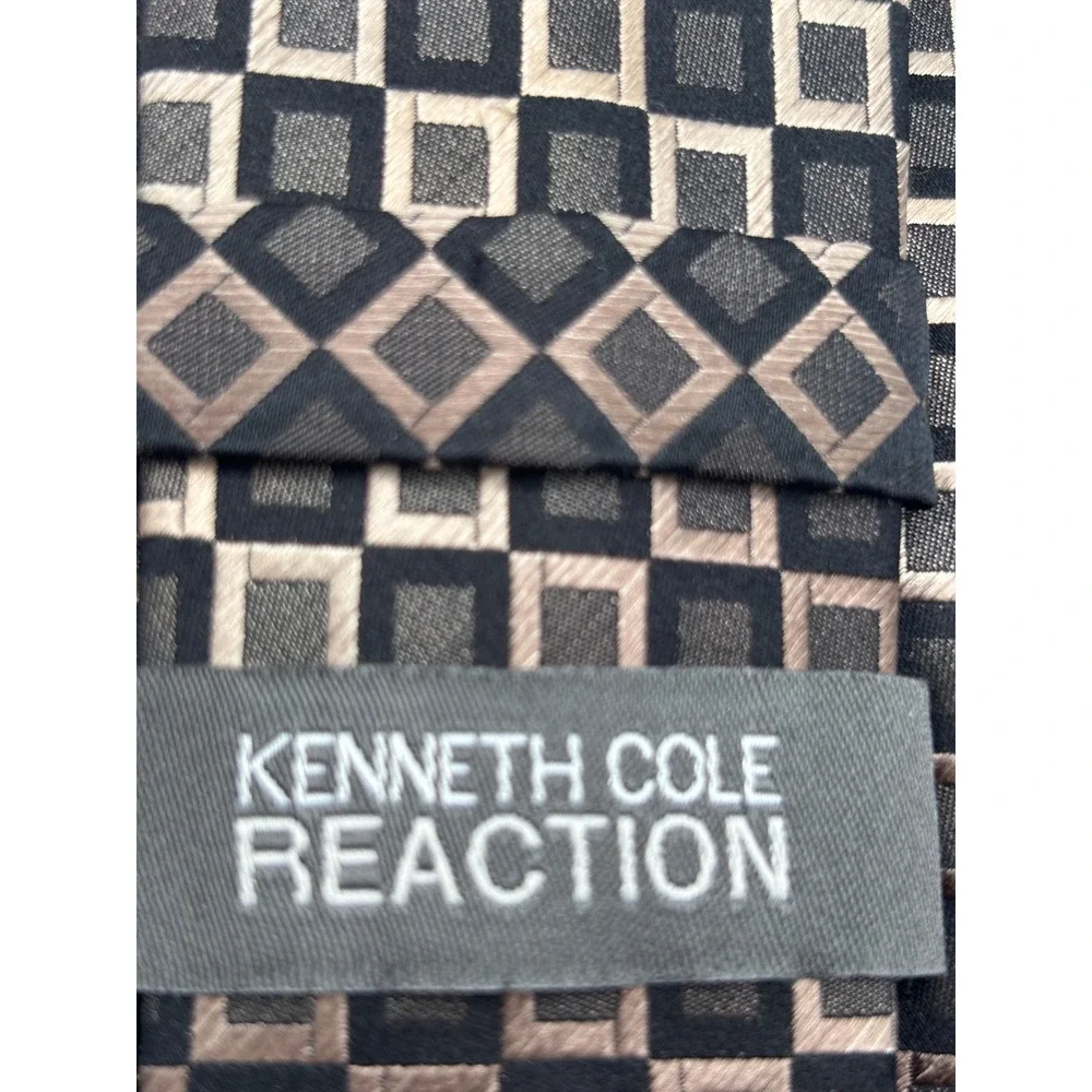 Kenneth Cole Reaction 100% Silk Geometric Squares Tie Black Gray Modern Classic